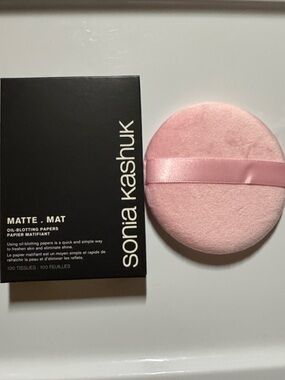 Sonia Kashuk Black Matte Oil-Blotting Papers with Pink Puff